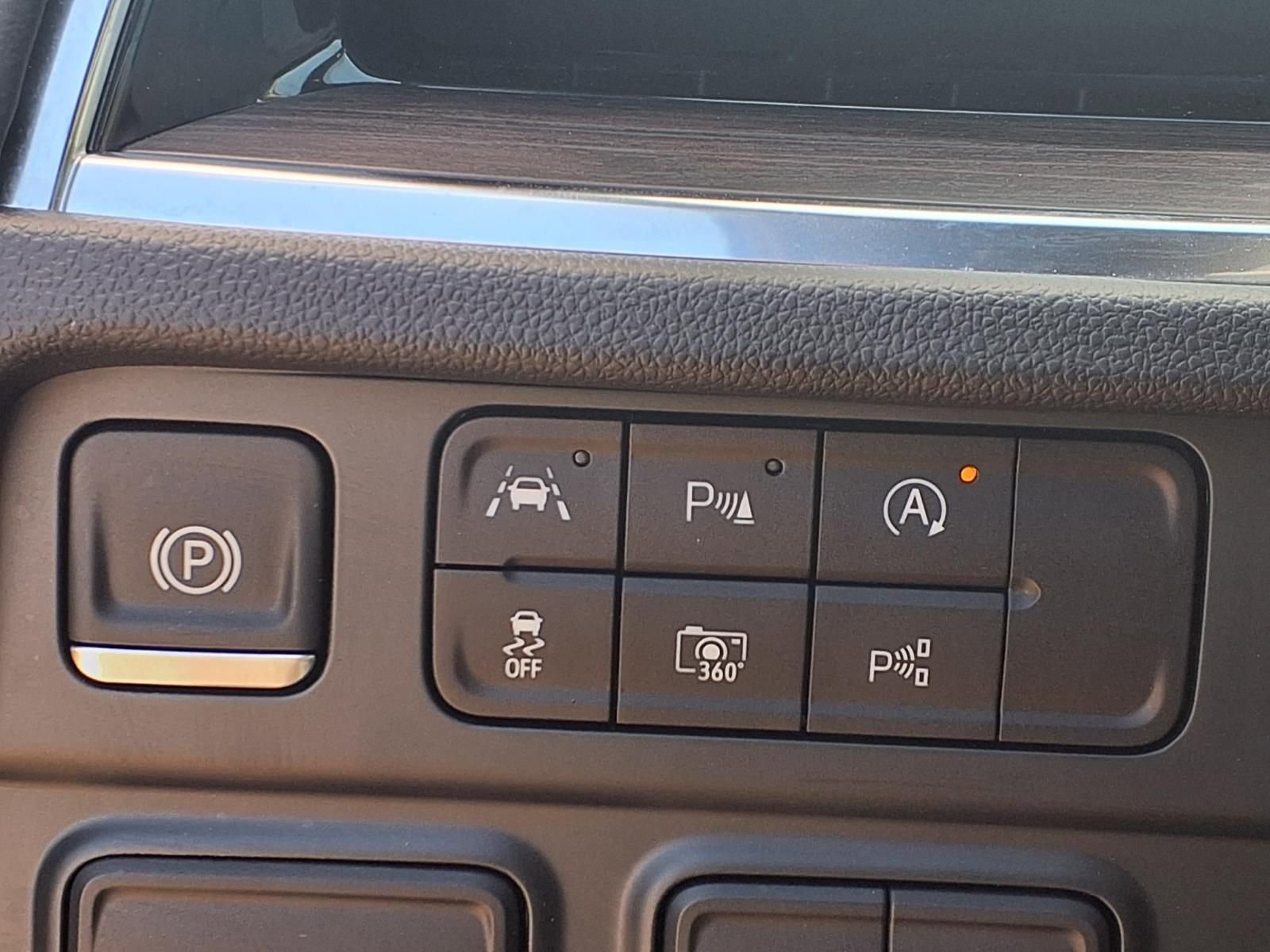 Used 2025 Chevrolet Suburban LS image 11