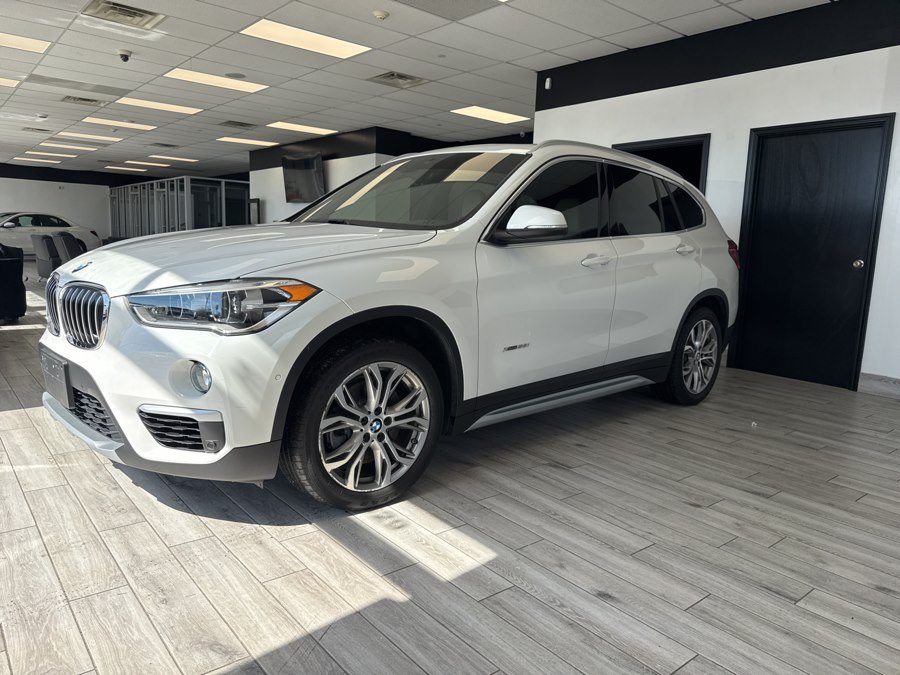 Used 2017 BMW X1 xDrive28i AWD/4WD image 1