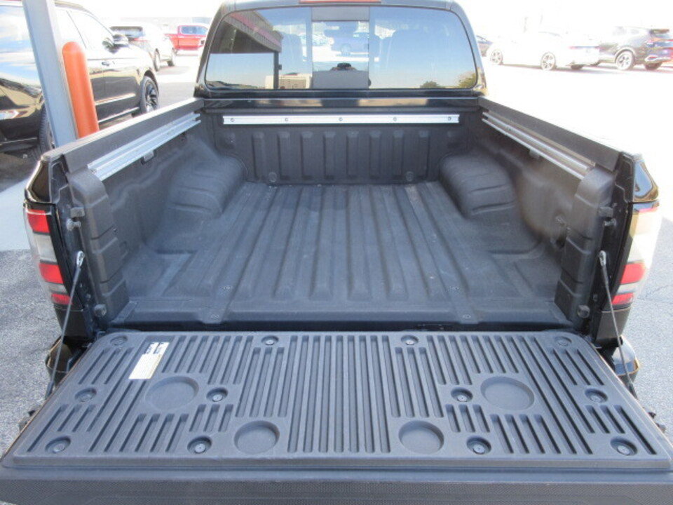 Used 2023 Nissan Frontier SV w/ SV Premium Package image 35