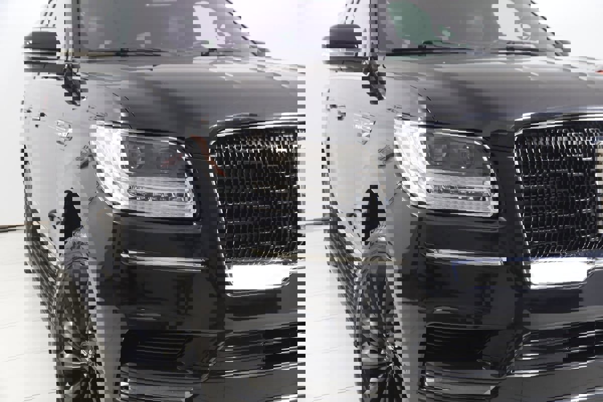 Used 2020 Lincoln Navigator L Reserve w/ Equipment Group 208A Reserve image 19