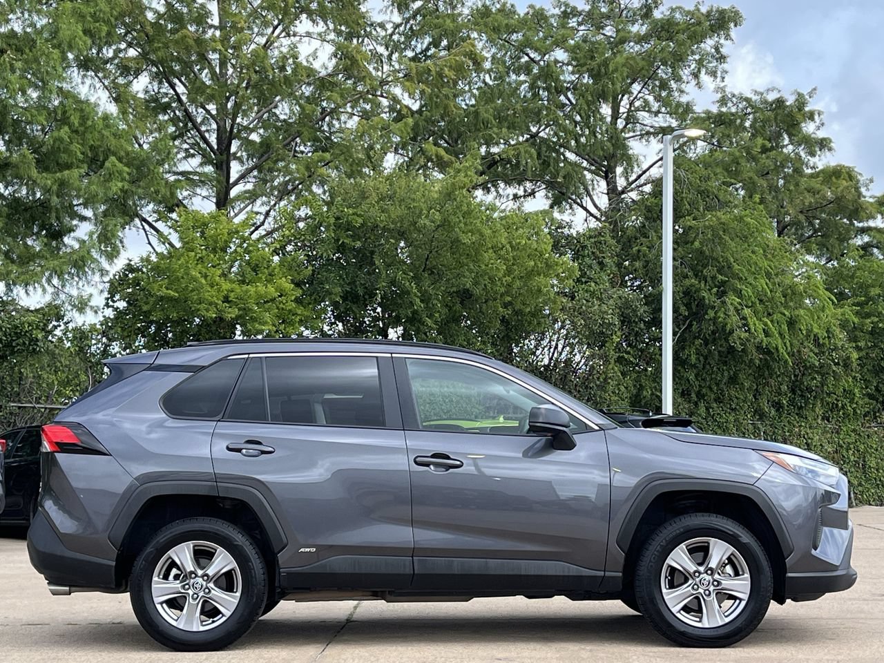 Used 2025 Toyota RAV4 LE AWD/4WD image 3
