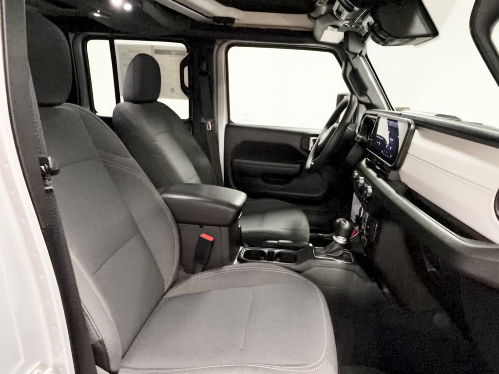 Used 2024 Jeep Wrangler Unlimited AWD/4WD image 30