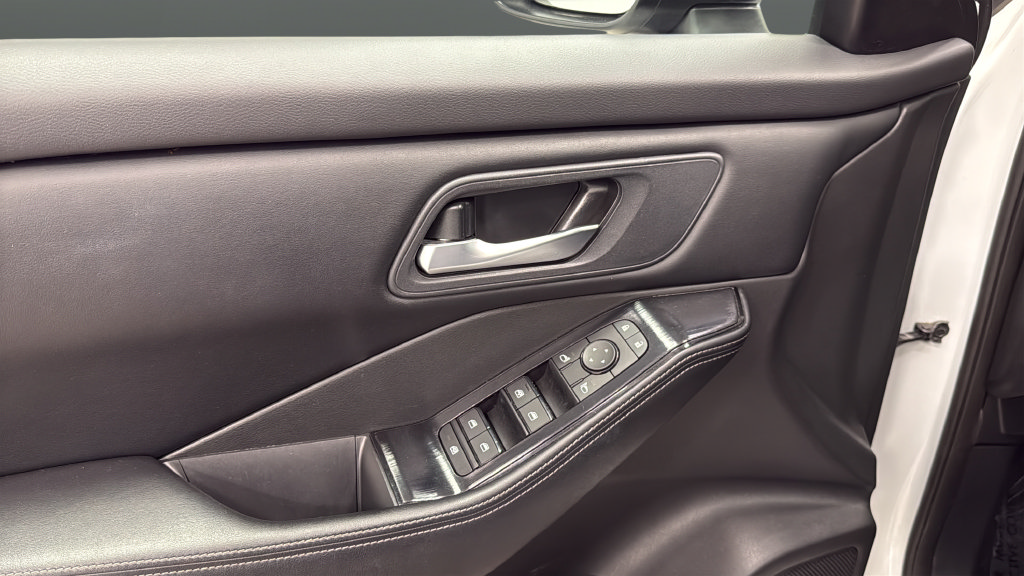 Used 2024 Nissan Rogue SV AWD/4WD image 20