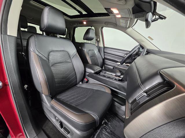 Used 2024 Nissan Pathfinder Platinum w/ Lighting Package (N93) image 14