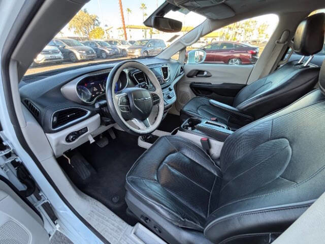 Used 2018 Chrysler Pacifica Limited FWD image 9