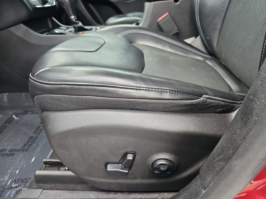 Used 2019 Jeep Cherokee Latitude Plus w/ Comfort/Convenience Group FWD image 28