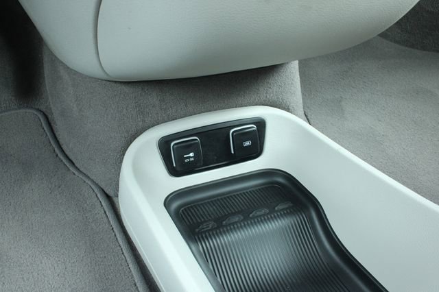 Used 2017 Chrysler Pacifica Touring-L w/ Tire & Wheel Group FWD image 19