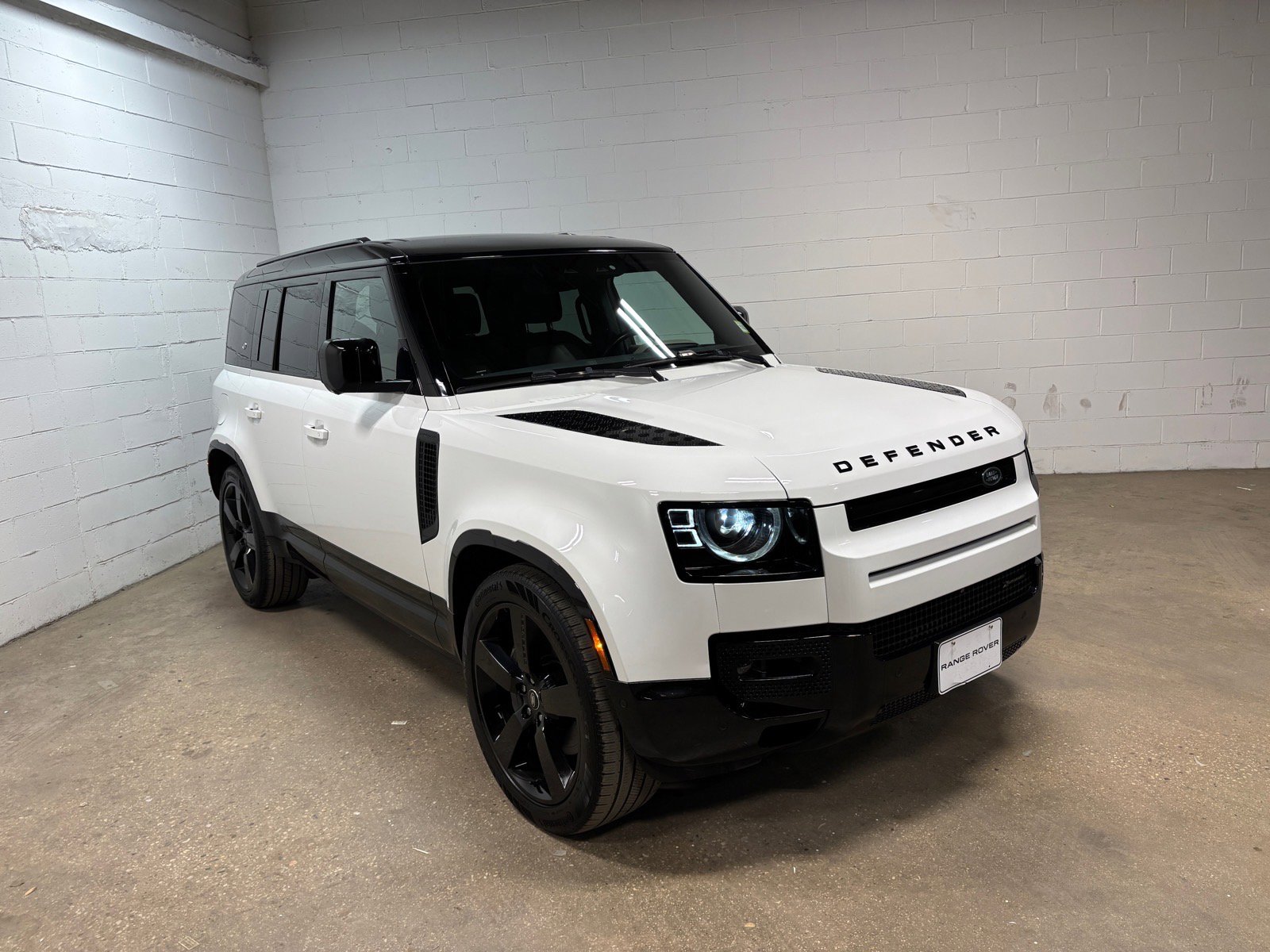 Used 2022 Land Rover Defender 110 X-Dynamic HSE AWD/4WD image 4