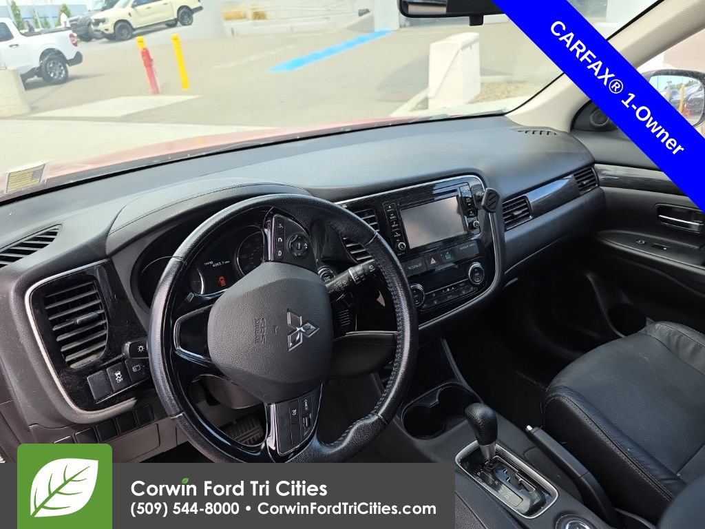 Used 2016 Mitsubishi Outlander SEL AWD/4WD image 6