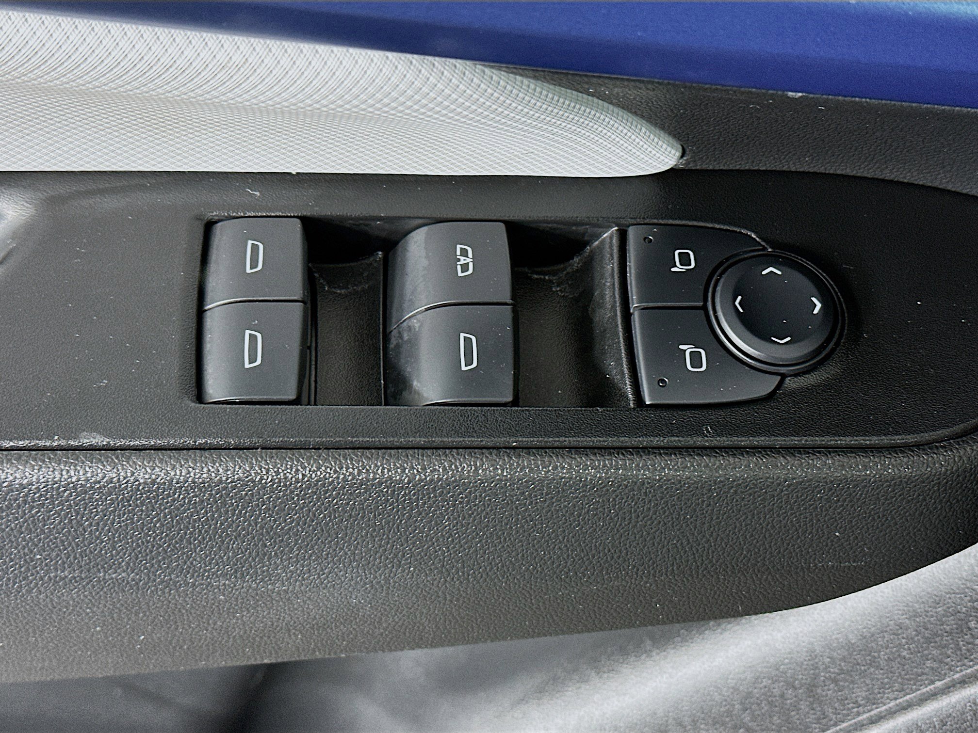 Used 2025 Chevrolet Equinox EV LT image 15