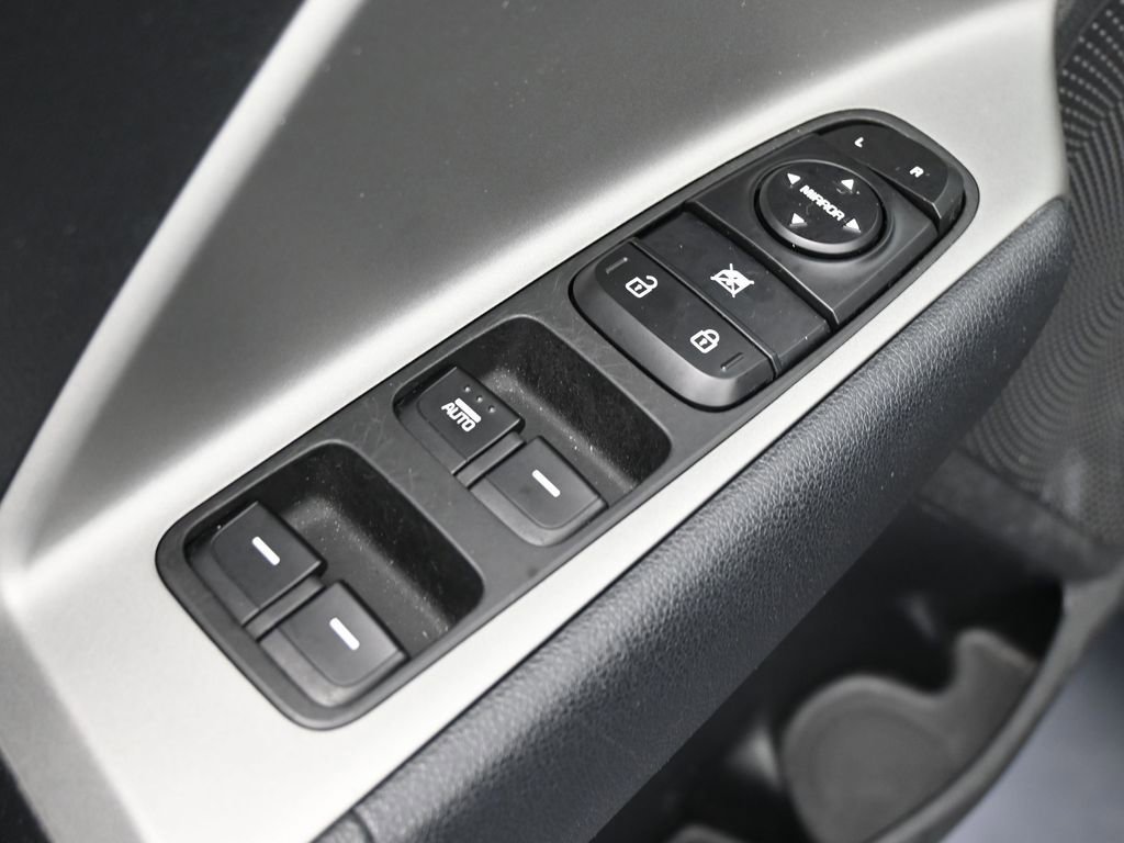 Used 2019 Kia Niro LX image 26