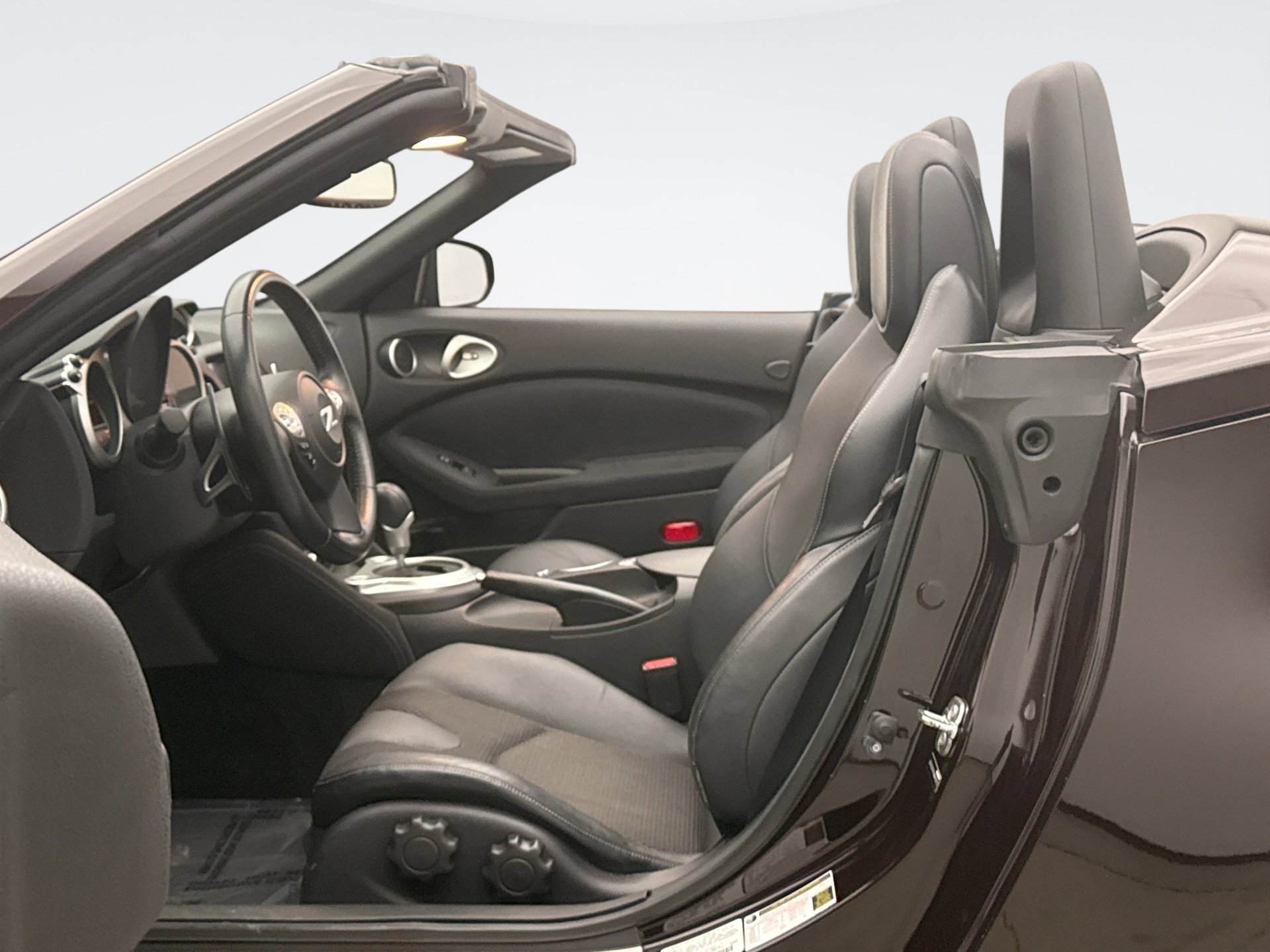 Used 2017 Nissan 370Z Touring image 11