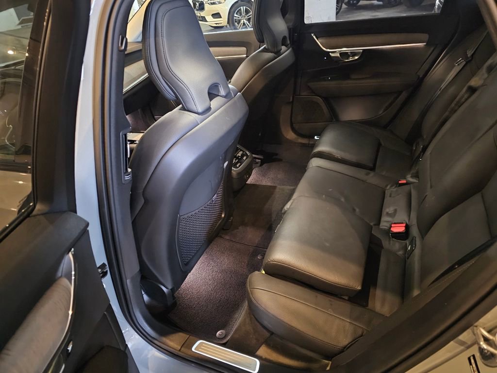Certified 2025 Volvo V90 B6 Cross Country Plus AWD/4WD image 13