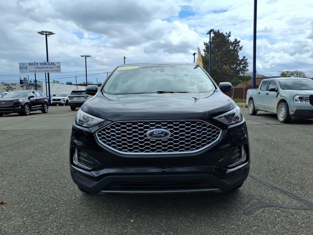 Certified 2024 Ford Edge SEL w/ Convenience Package AWD/4WD image 2
