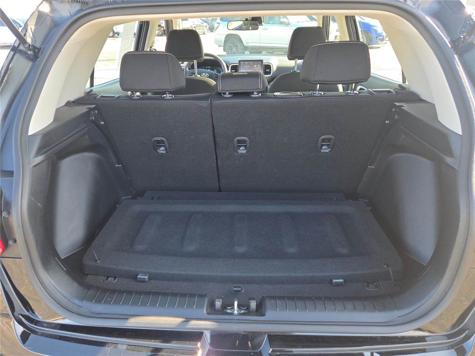 Used 2025 Hyundai Venue SEL image 19