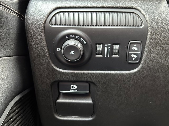 Used 2024 Jeep Wagoneer Series II w/ Flexible Seating Group image 43