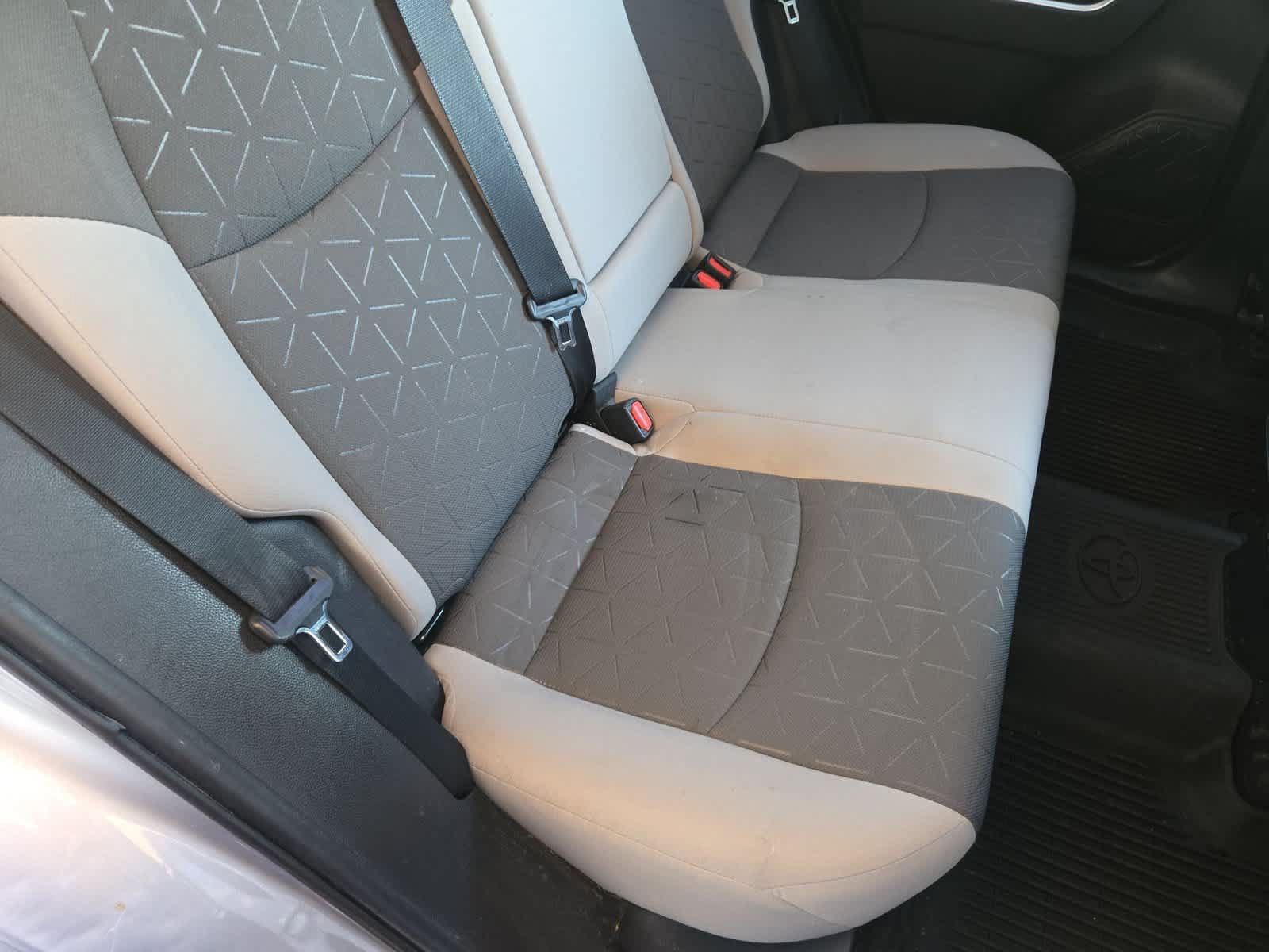 Used 2020 Toyota RAV4 XLE w/ Convenience Package FWD image 21