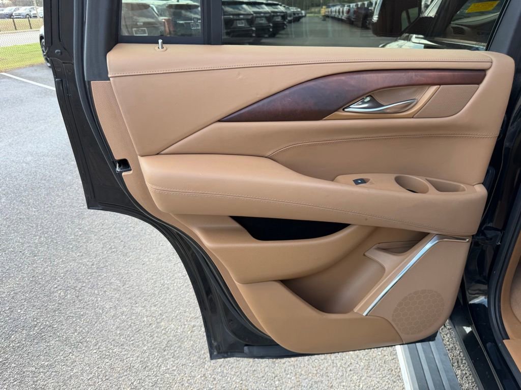 Used 2017 Cadillac Escalade Platinum image 19