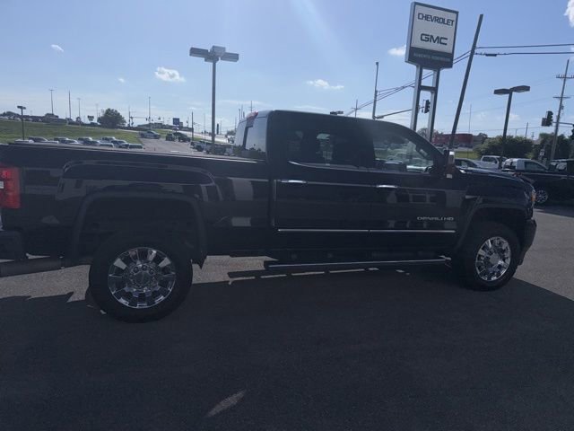 Used 2017 GMC Sierra 2500 Denali w/ Duramax Plus Package AWD/4WD image 11