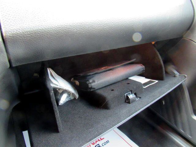 Used 2017 Ford Taurus SEL w/ Equipment Group 201A image 35