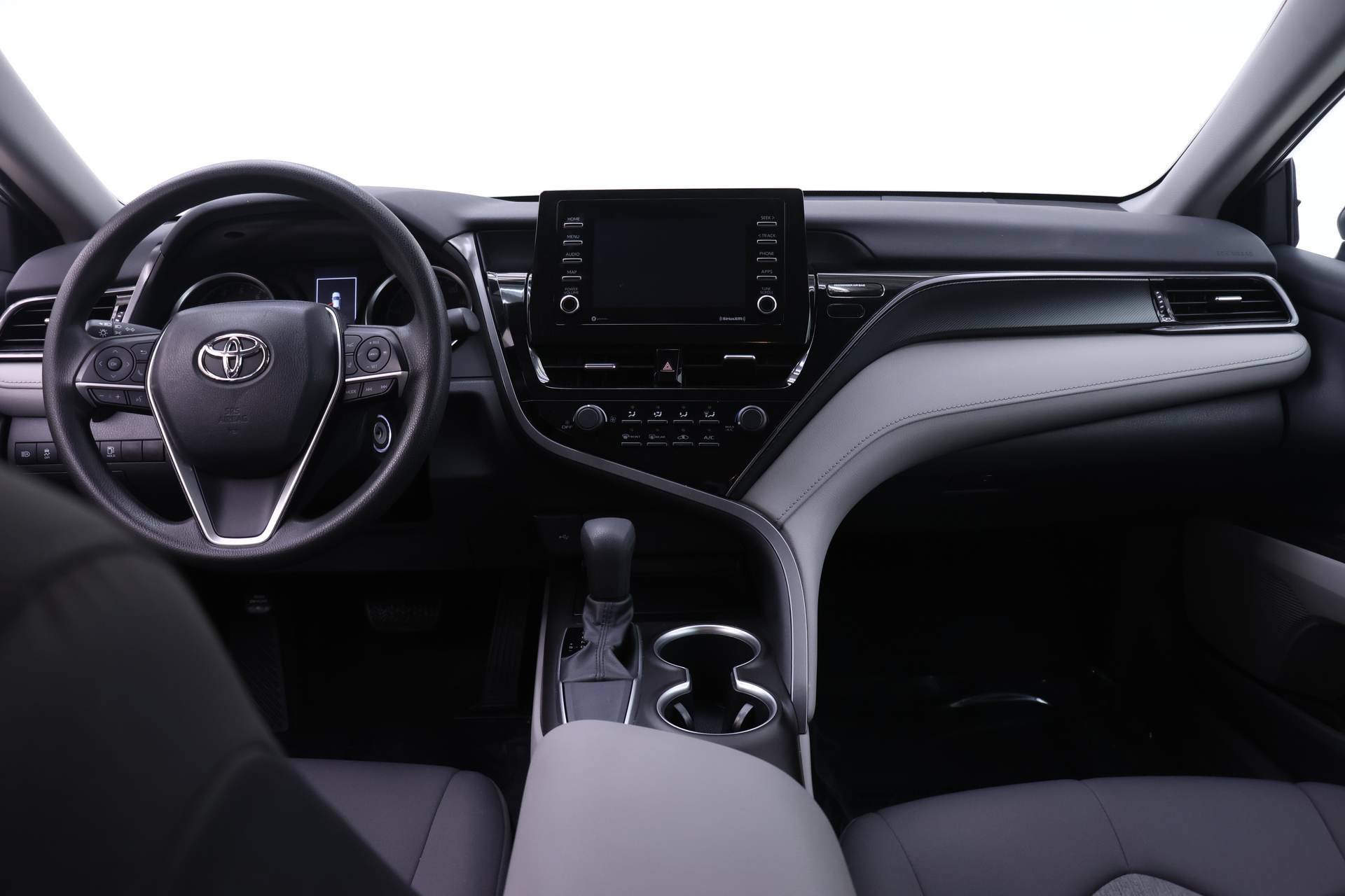 Used 2021 Toyota Camry LE FWD image 5