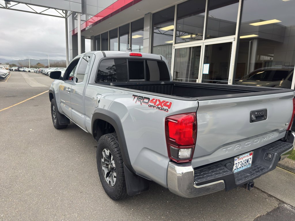 Used 2018 Toyota Tacoma TRD Off-Road image 10