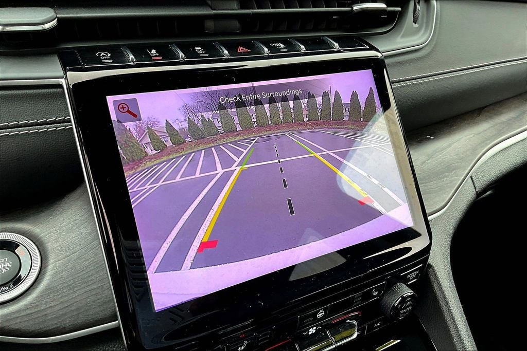 Used 2023 Jeep Grand Cherokee L Limited w/ Black Appearance Package image 14