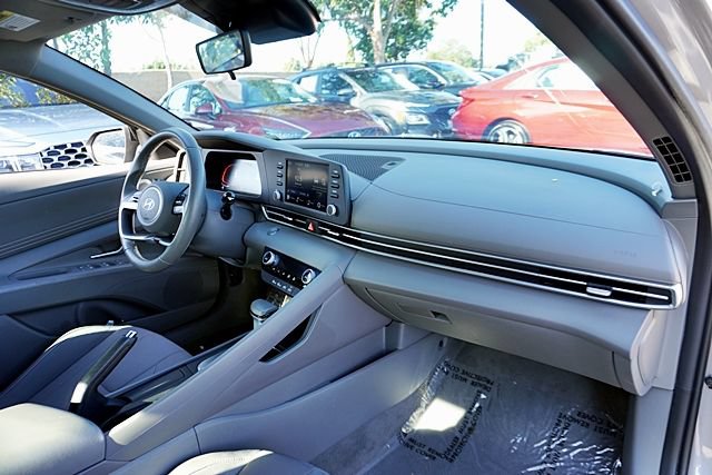 Used 2025 Hyundai Elantra Sport FWD image 10
