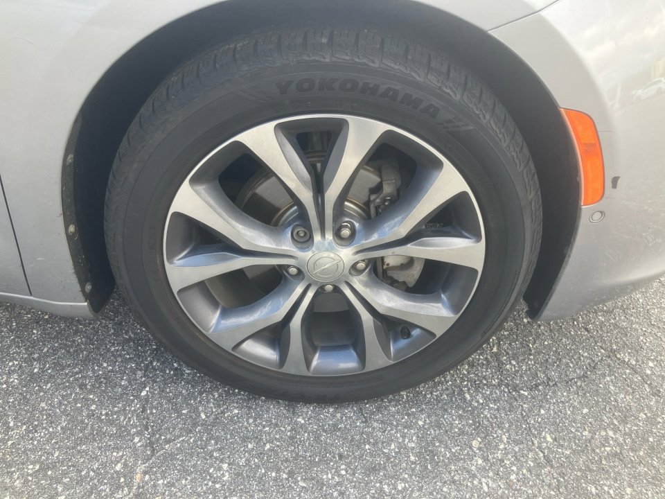 Used 2017 Chrysler Pacifica Limited image 29