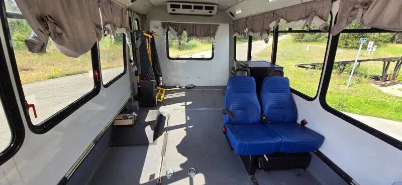 Used 2011 Ford E-450 and Econoline 450 Super Duty w/ Shuttle Bus Prep Pkg image 14