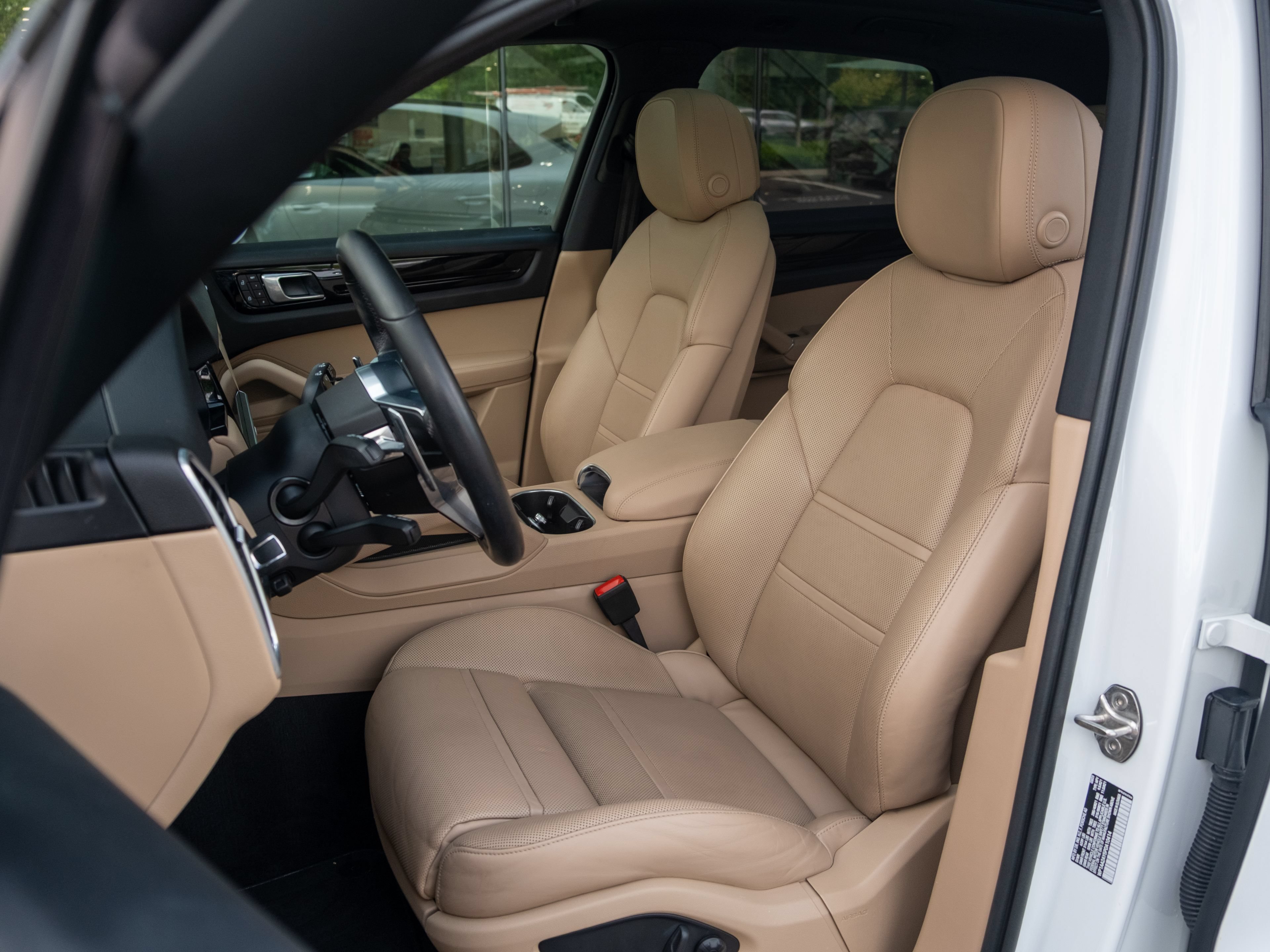 Certified 2023 Porsche Cayenne AWD/4WD image 5