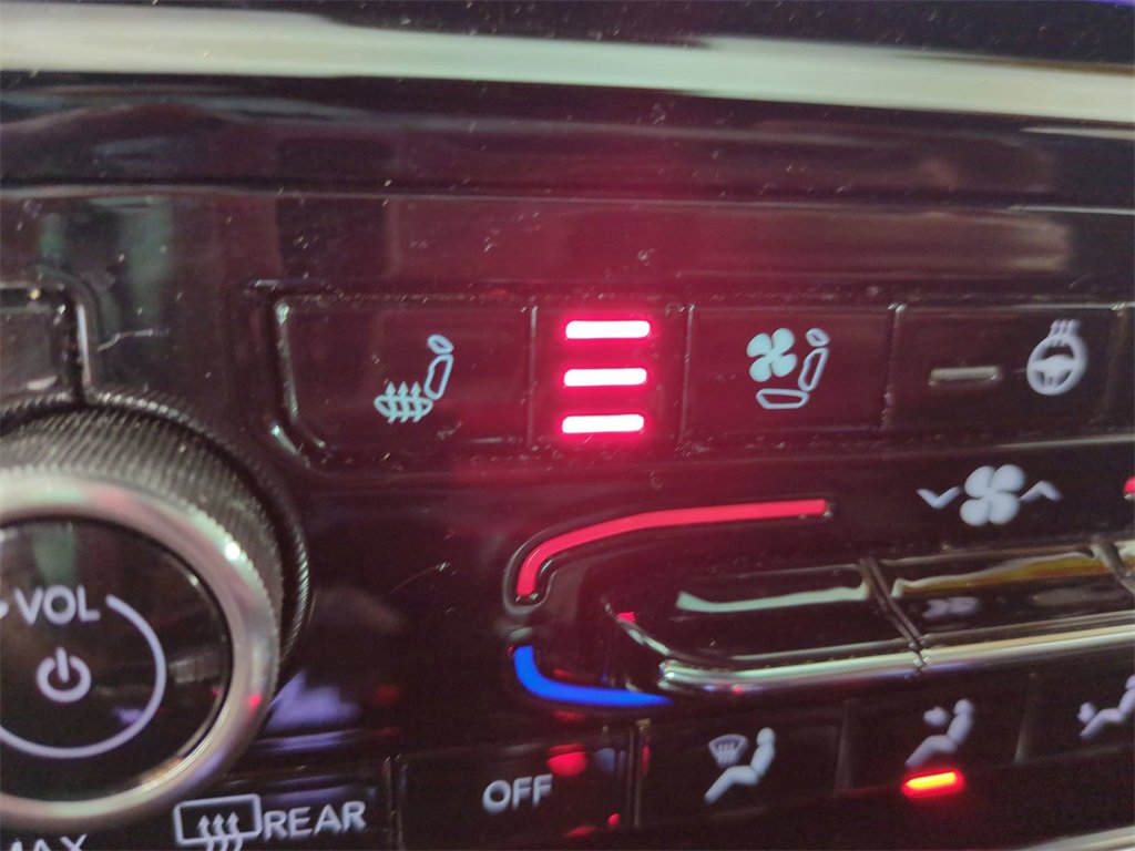 Used 2022 Jeep Grand Cherokee Overland w/ Advanced Protech Group III image 28