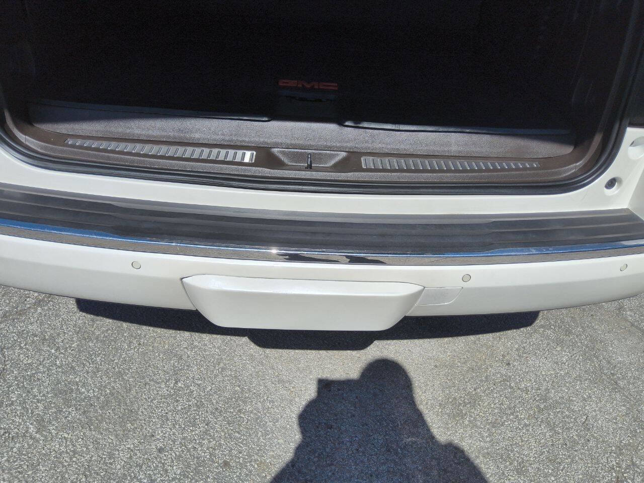 Used 2015 GMC Yukon XL Denali w/ Touring Package RWD image 29