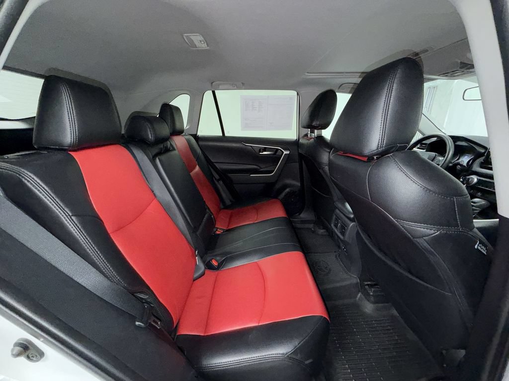 Used 2019 Toyota RAV4 XLE AWD/4WD image 6
