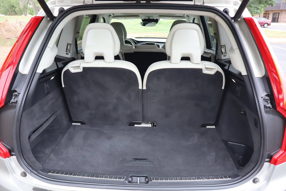 Used 2016 Volvo XC90 T6 Momentum w/ Momentum Plus Package AWD/4WD image 14