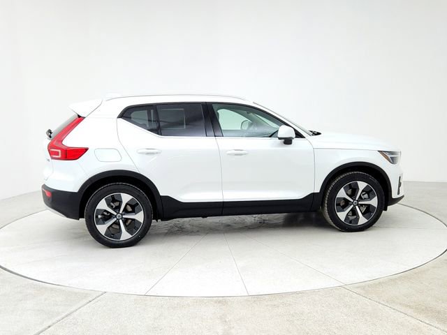 New 2025 Volvo XC40 B5 Core w/ Protection Package Premier image 4