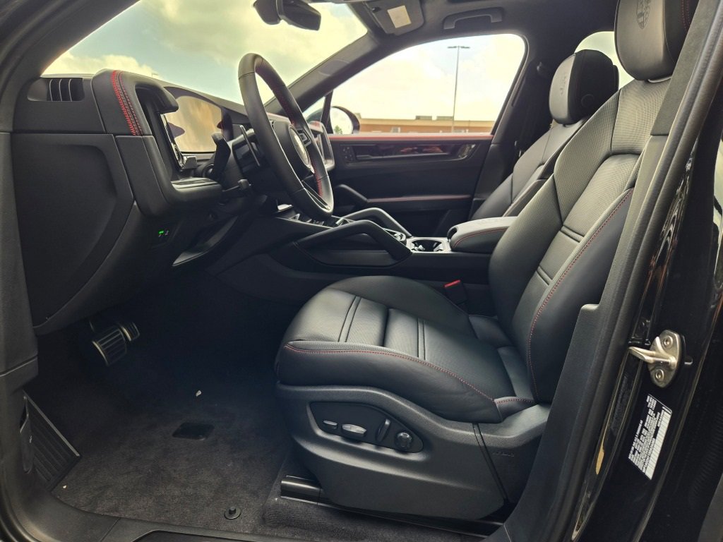 New 2025 Porsche Cayenne GTS image 19