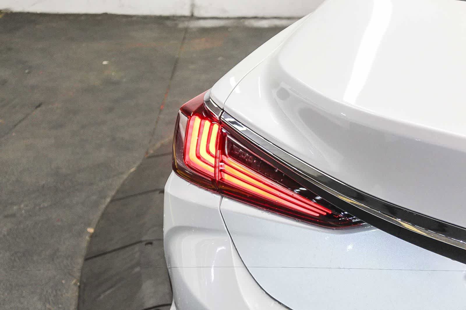 Certified 2025 Lexus ES 350 w/ Accessory Package (Z2) FWD image 9