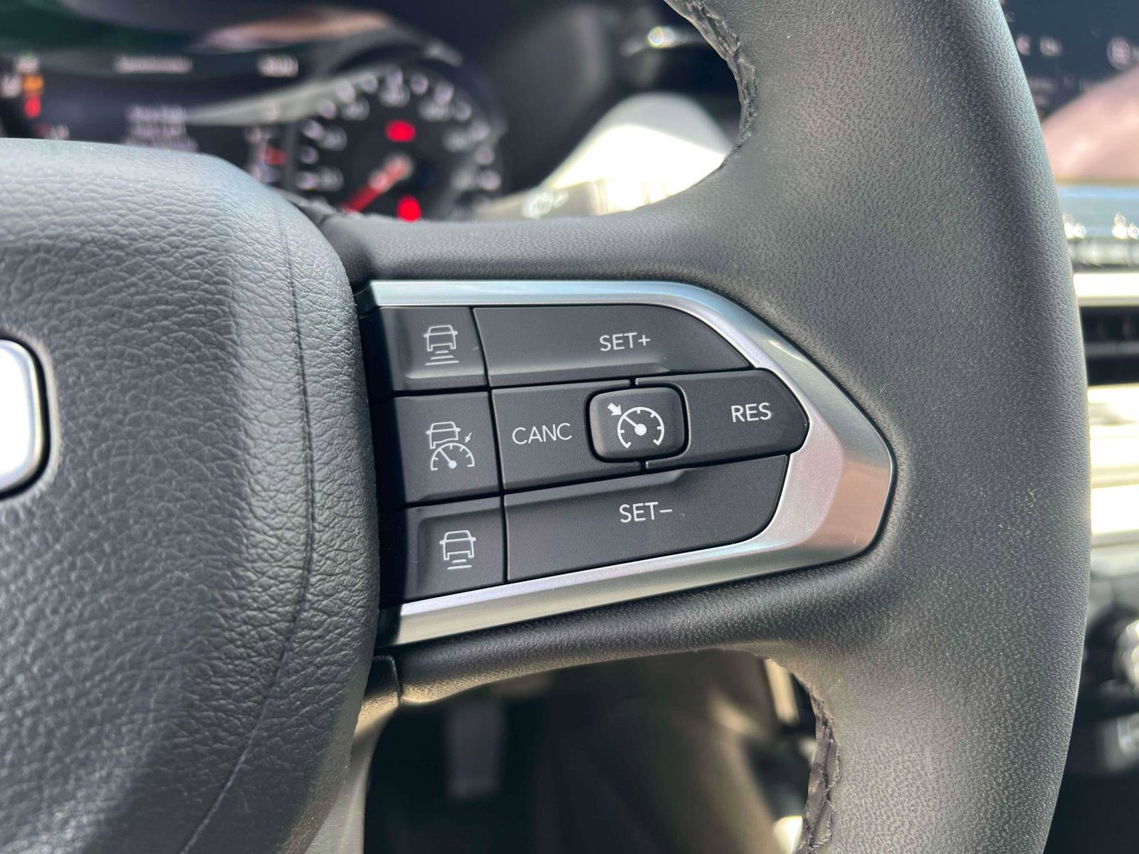 Used 2023 Jeep Compass Limited image 17