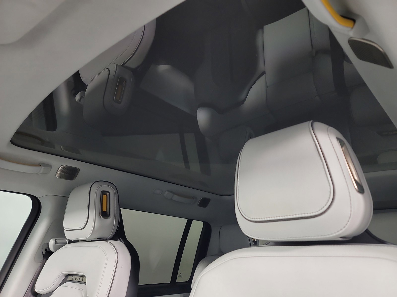 Used 2023 Rivian R1S Launch Edition image 30