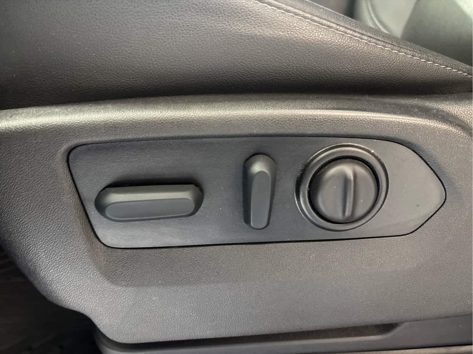 Used 2022 Chevrolet Silverado 1500 LTZ AWD/4WD image 25