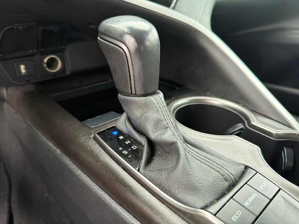 Used 2022 Toyota Camry SE w/ Carpet Mat Package (TMS) FWD image 30
