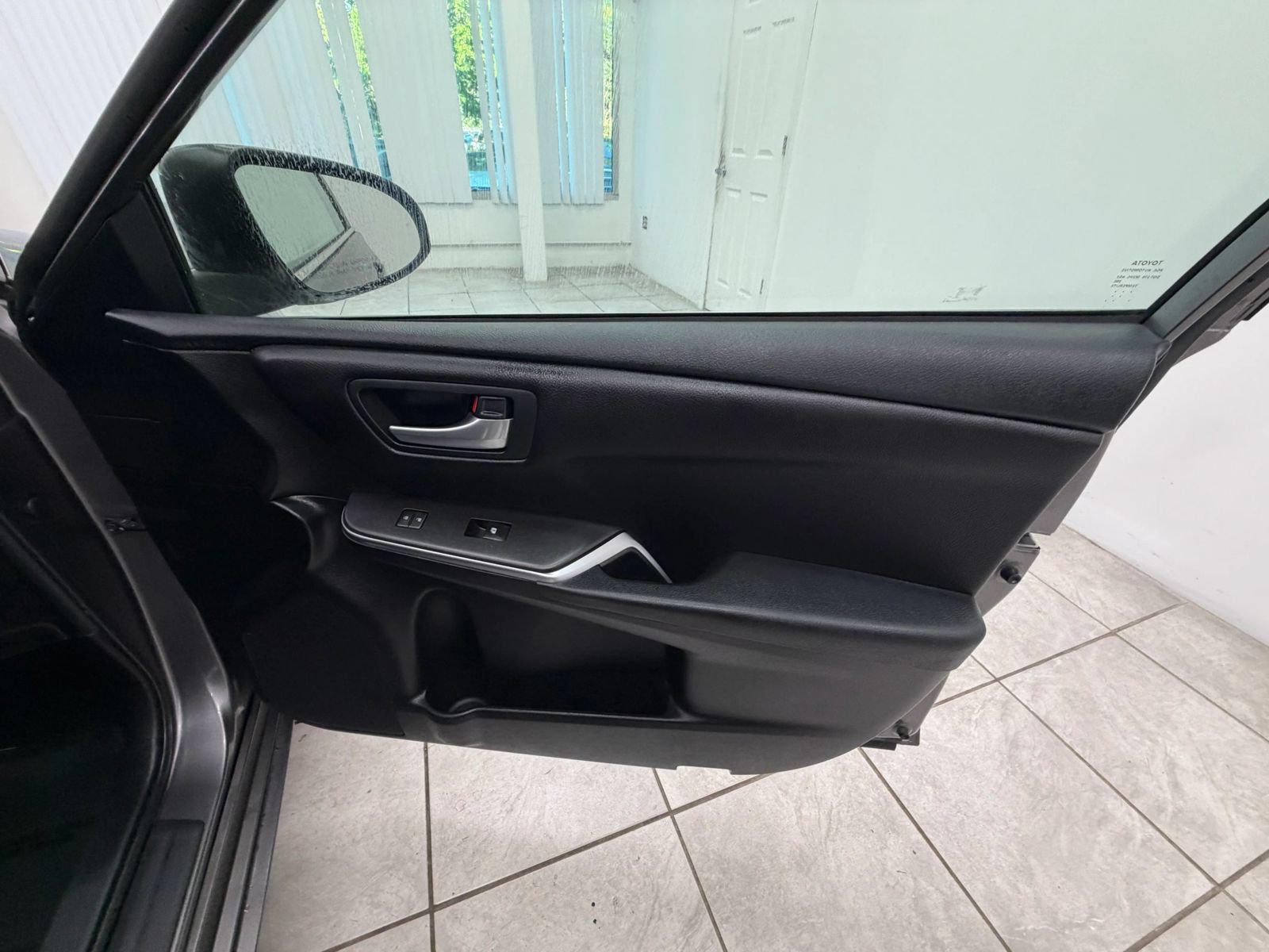 Used 2016 Toyota Camry SE FWD image 20