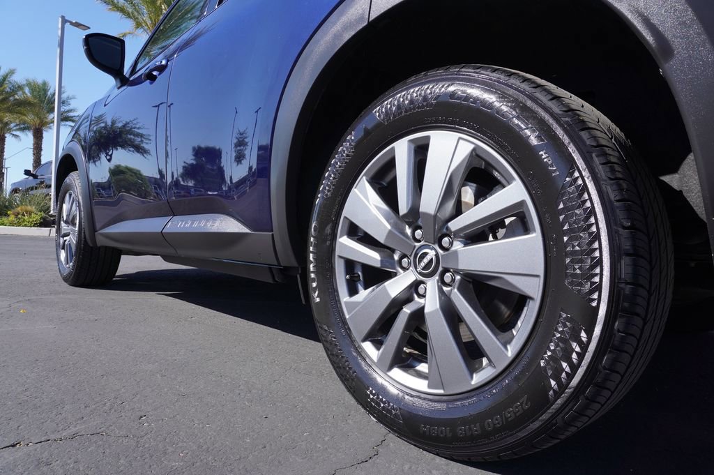 Certified 2025 Nissan Pathfinder SV image 6