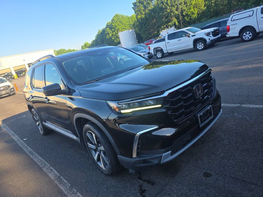 Used 2023 Honda Pilot Touring image 3
