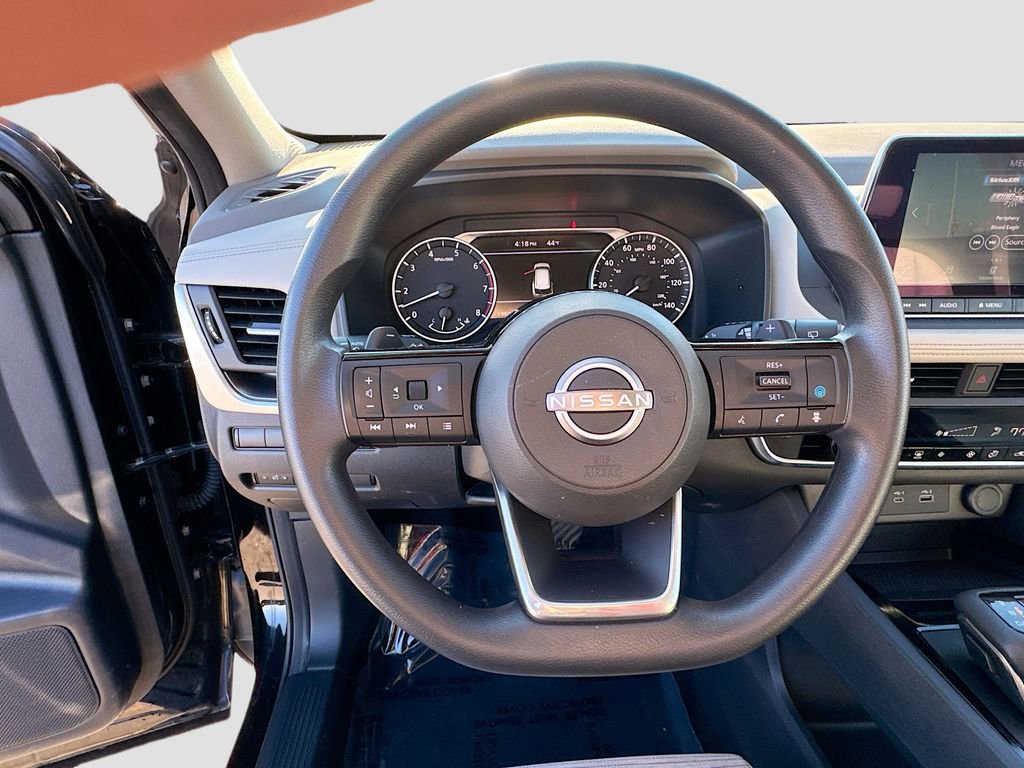 Used 2023 Nissan Rogue SV image 10