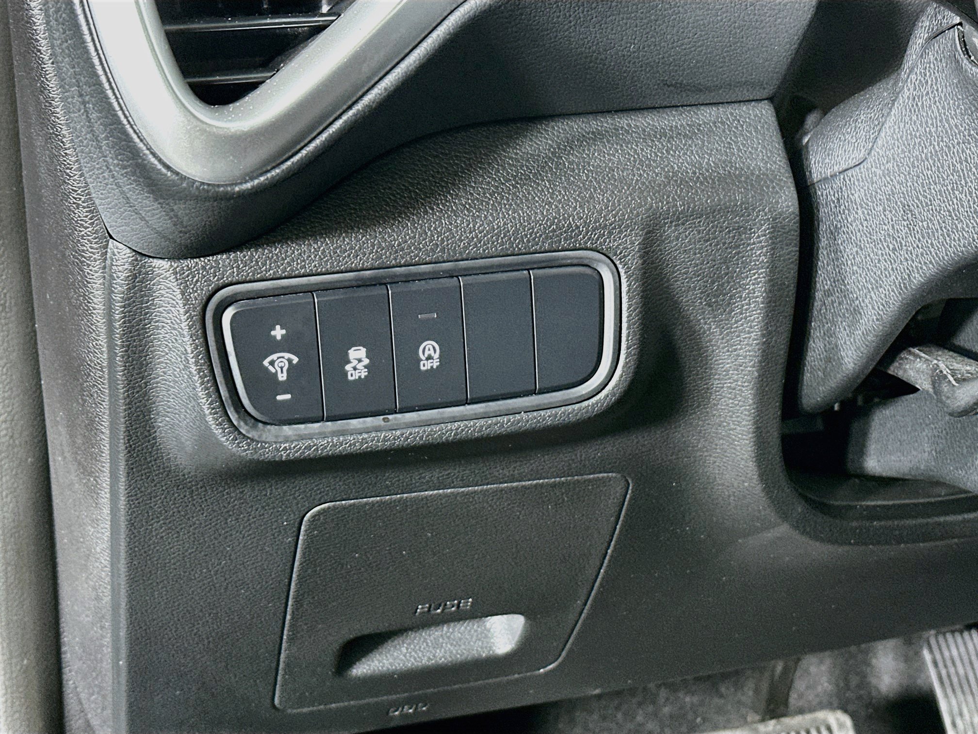 Used 2025 Kia Soul LX w/ LX Technology Package FWD image 17