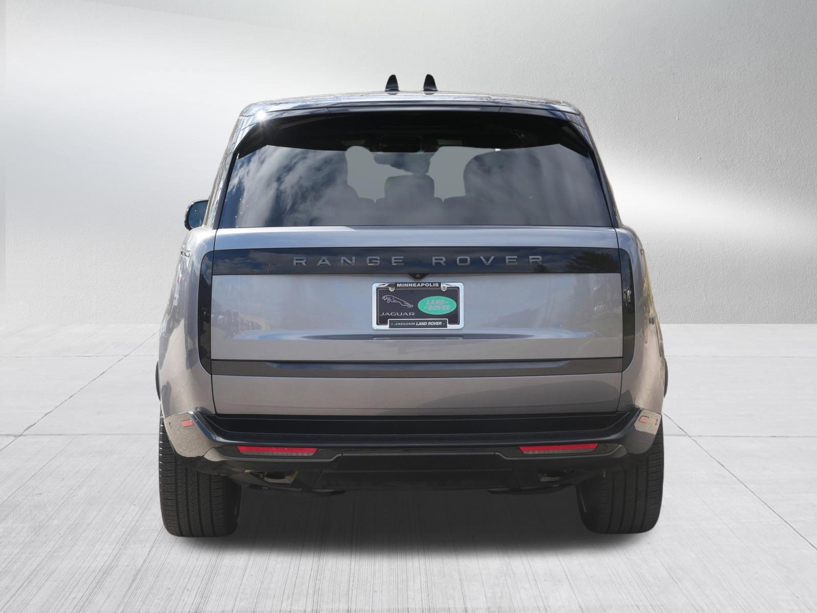 Certified 2025 Land Rover Range Rover Autobiography image 4