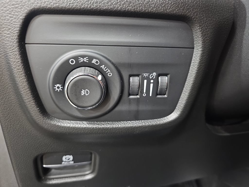 Used 2023 Jeep Grand Cherokee L Limited w/ Luxury Tech Group II AWD/4WD image 25
