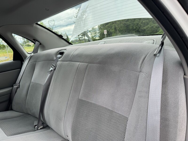 Used 2005 Ford Taurus SE FWD image 15